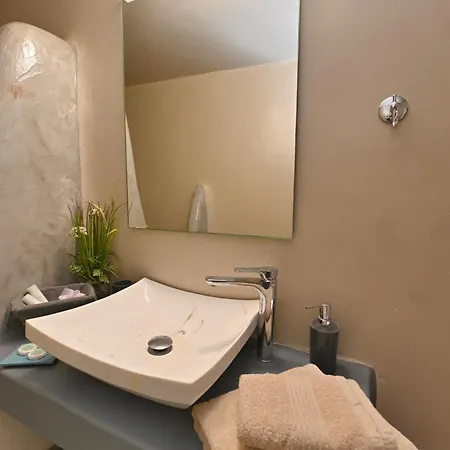 Vakantiehuis La Casa Di Maryolo Zannel Seaside Serenity Kardhianí